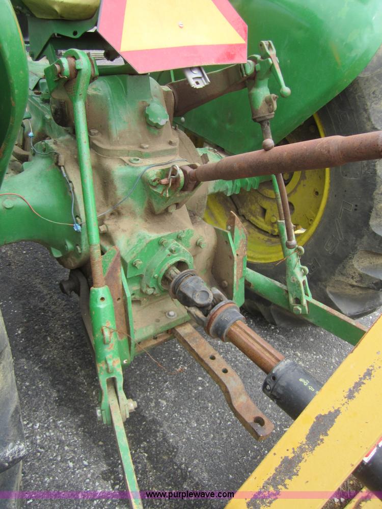 image for item 3739 John Deere 1520 tractor