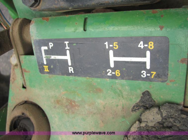 image for item 3739 John Deere 1520 tractor