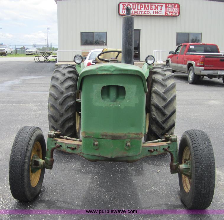 image for item 3740 John Deere 820 tractor