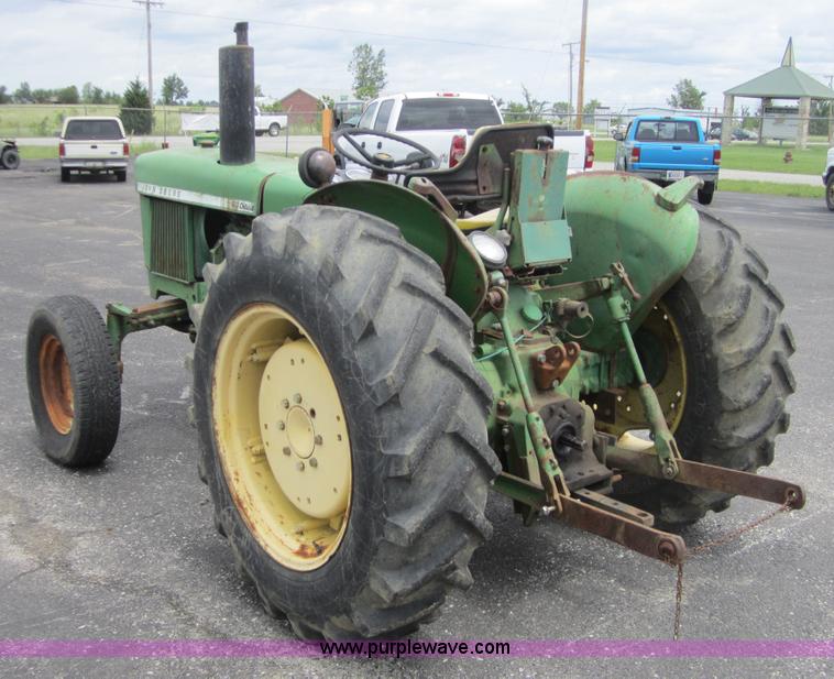image for item 3740 John Deere 820 tractor