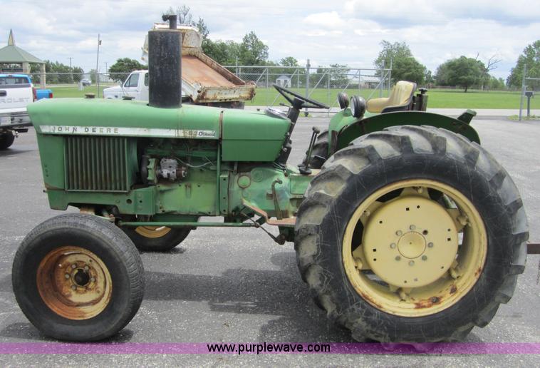 image for item 3740 John Deere 820 tractor