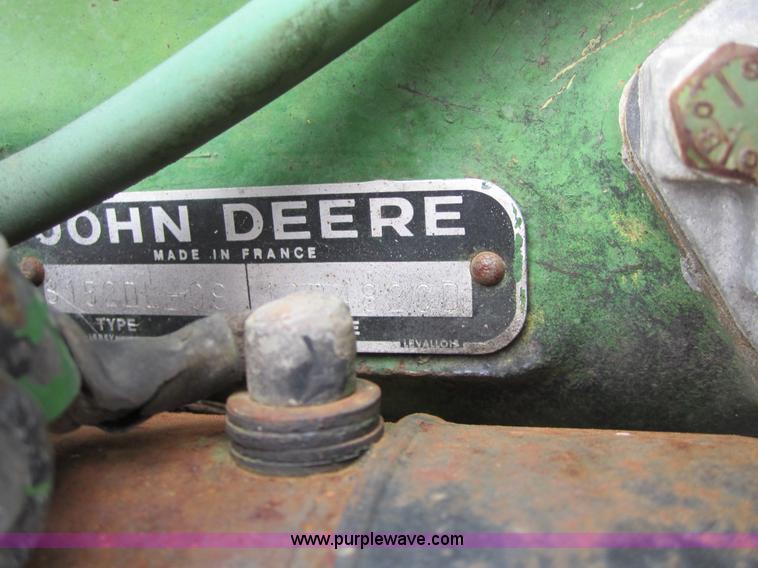 image for item 3740 John Deere 820 tractor
