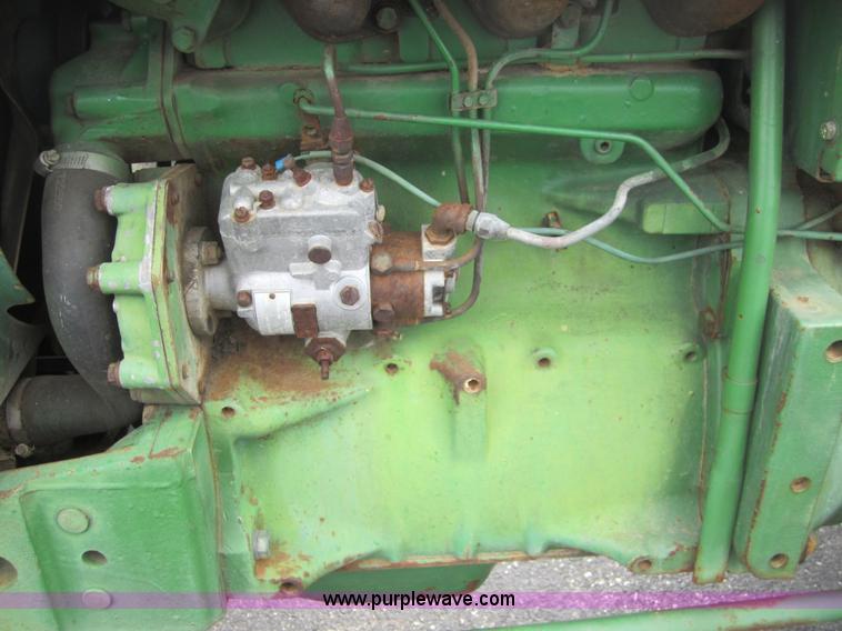 image for item 3740 John Deere 820 tractor