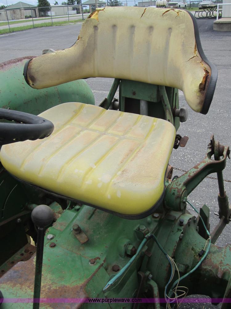 image for item 3740 John Deere 820 tractor