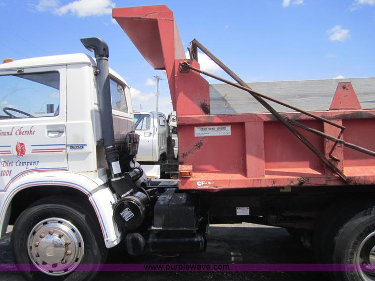 image for item 3742 1991 Peterbilt 265 dump truck