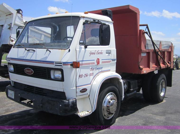 image for item 3742 1991 Peterbilt 265 dump truck