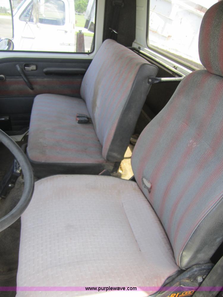 image for item 3742 1991 Peterbilt 265 dump truck