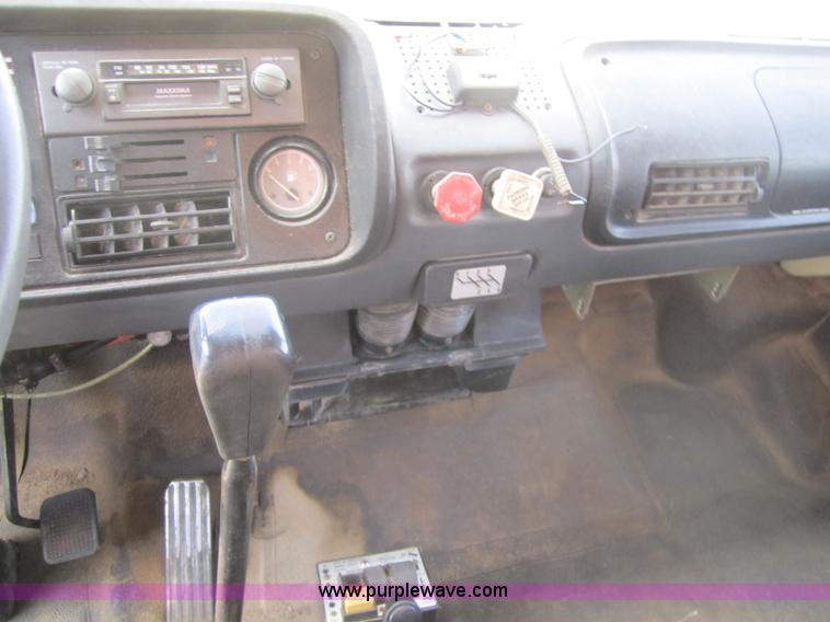 image for item 3742 1991 Peterbilt 265 dump truck