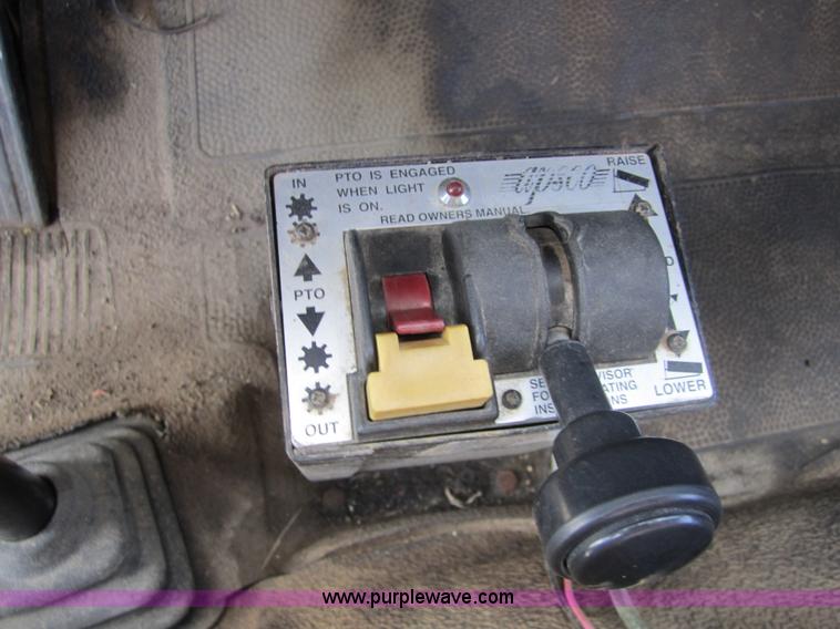 image for item 3742 1991 Peterbilt 265 dump truck