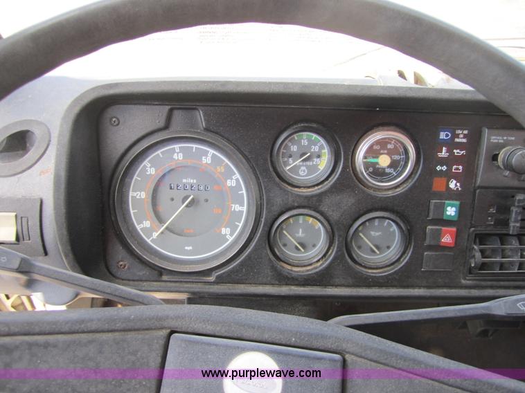 image for item 3742 1991 Peterbilt 265 dump truck