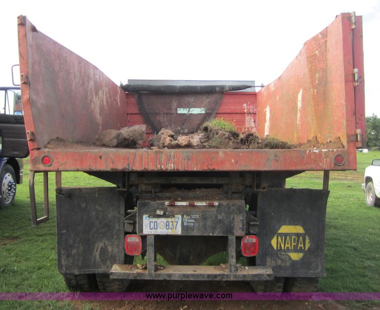 image for item 3745 1993 GMC Topkick truck