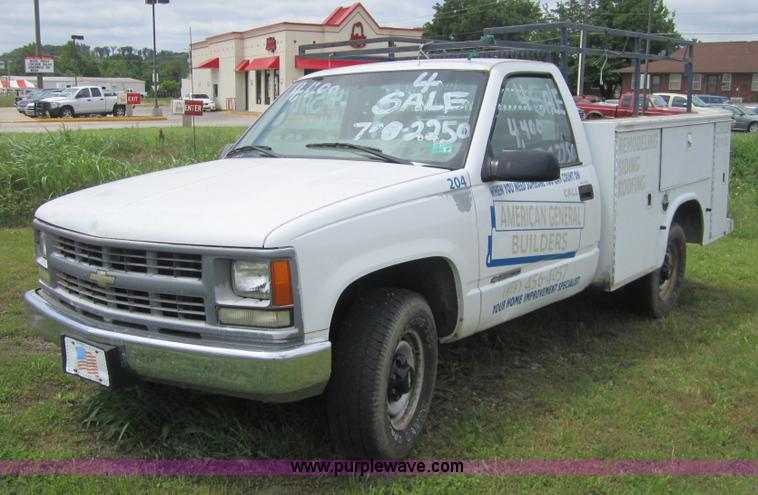 image for item 3746 1999 Chevrolet C2500 pickup truck