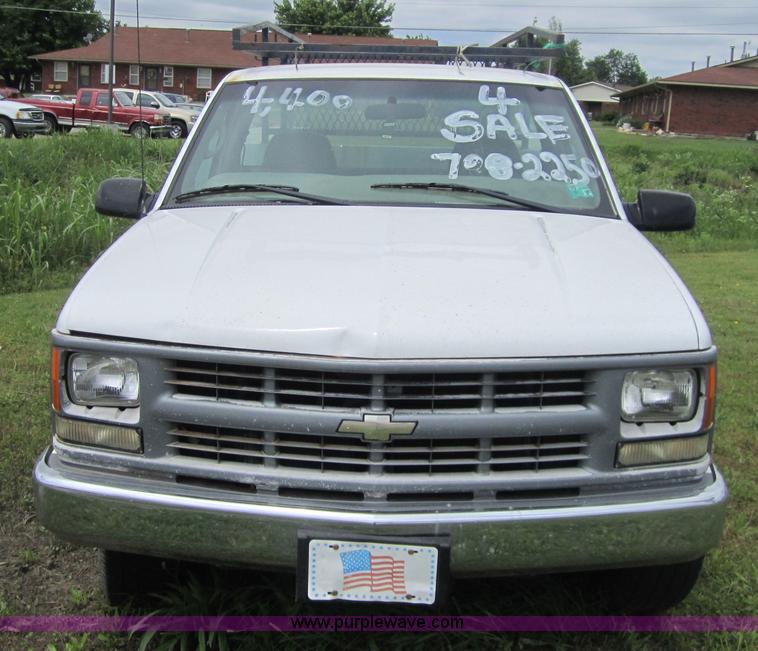 image for item 3746 1999 Chevrolet C2500 pickup truck