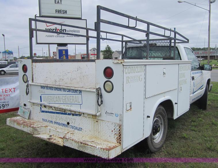 image for item 3746 1999 Chevrolet C2500 pickup truck