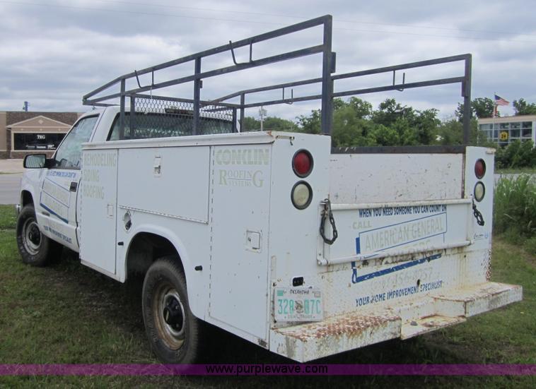 image for item 3746 1999 Chevrolet C2500 pickup truck