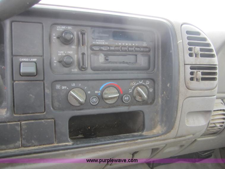 image for item 3746 1999 Chevrolet C2500 pickup truck