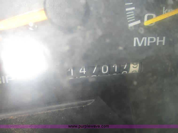 image for item 3746 1999 Chevrolet C2500 pickup truck