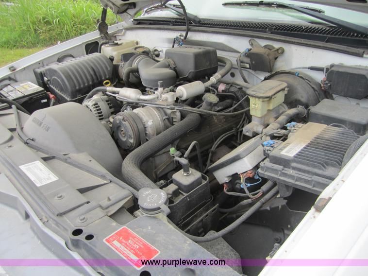 image for item 3746 1999 Chevrolet C2500 pickup truck