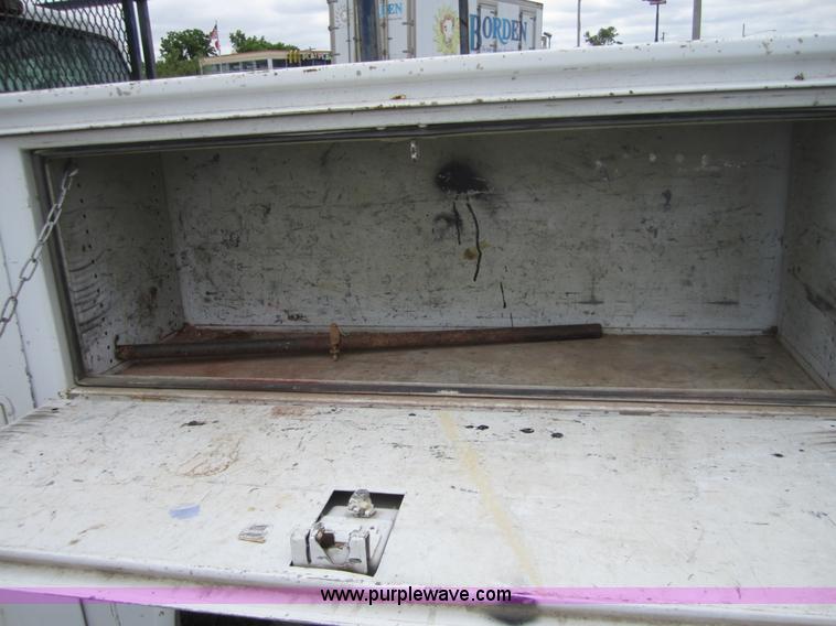 image for item 3746 1999 Chevrolet C2500 pickup truck