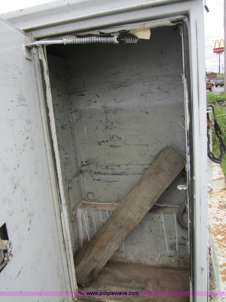 image for item 3746 1999 Chevrolet C2500 pickup truck