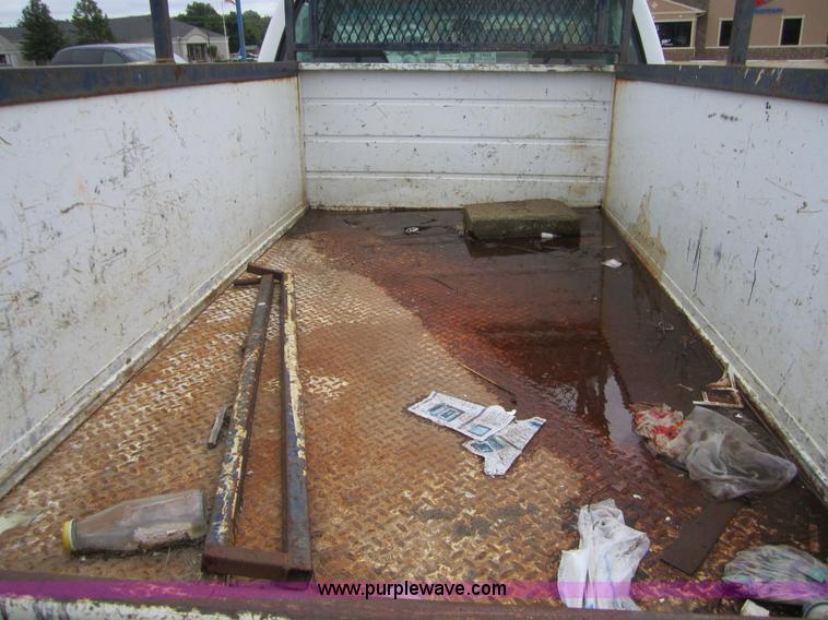 image for item 3746 1999 Chevrolet C2500 pickup truck