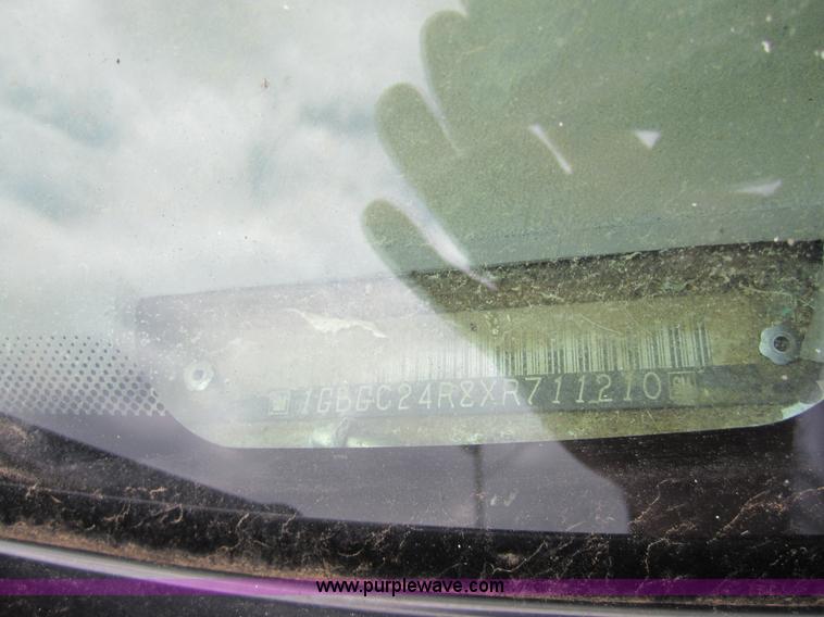 image for item 3746 1999 Chevrolet C2500 pickup truck