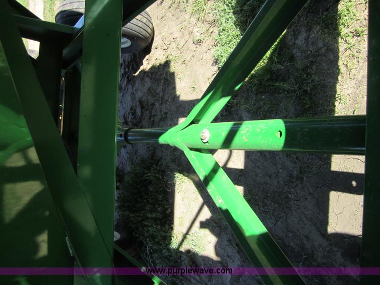 image for item 3753 2007 Unverferth gravity box