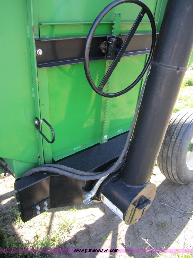 image for item 3753 2007 Unverferth gravity box