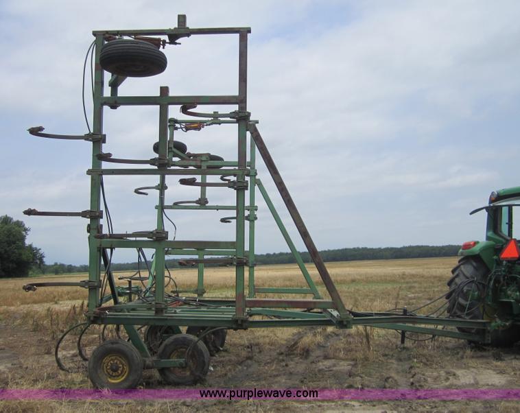 image for item 3759 John Deere 1600 36' chisel