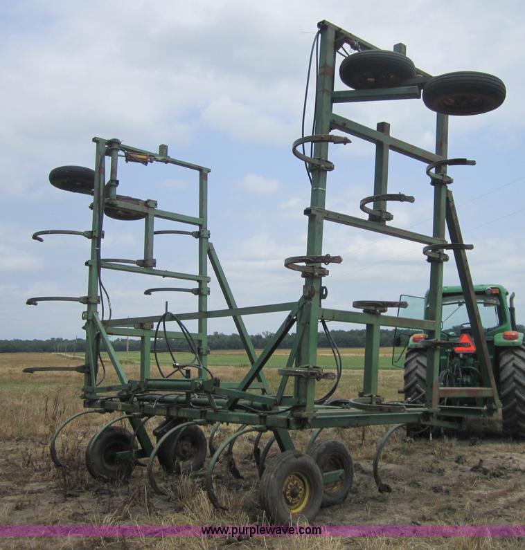 image for item 3759 John Deere 1600 36' chisel