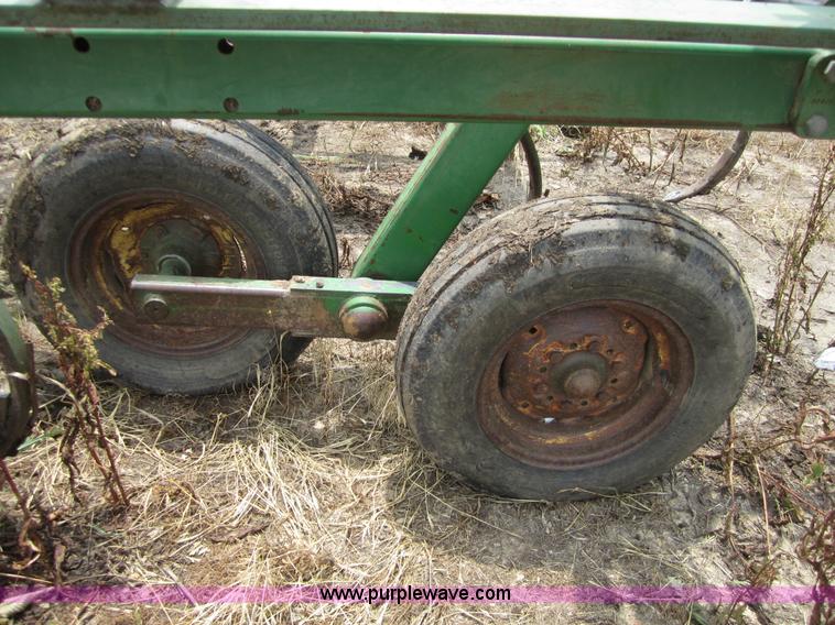 image for item 3759 John Deere 1600 36' chisel