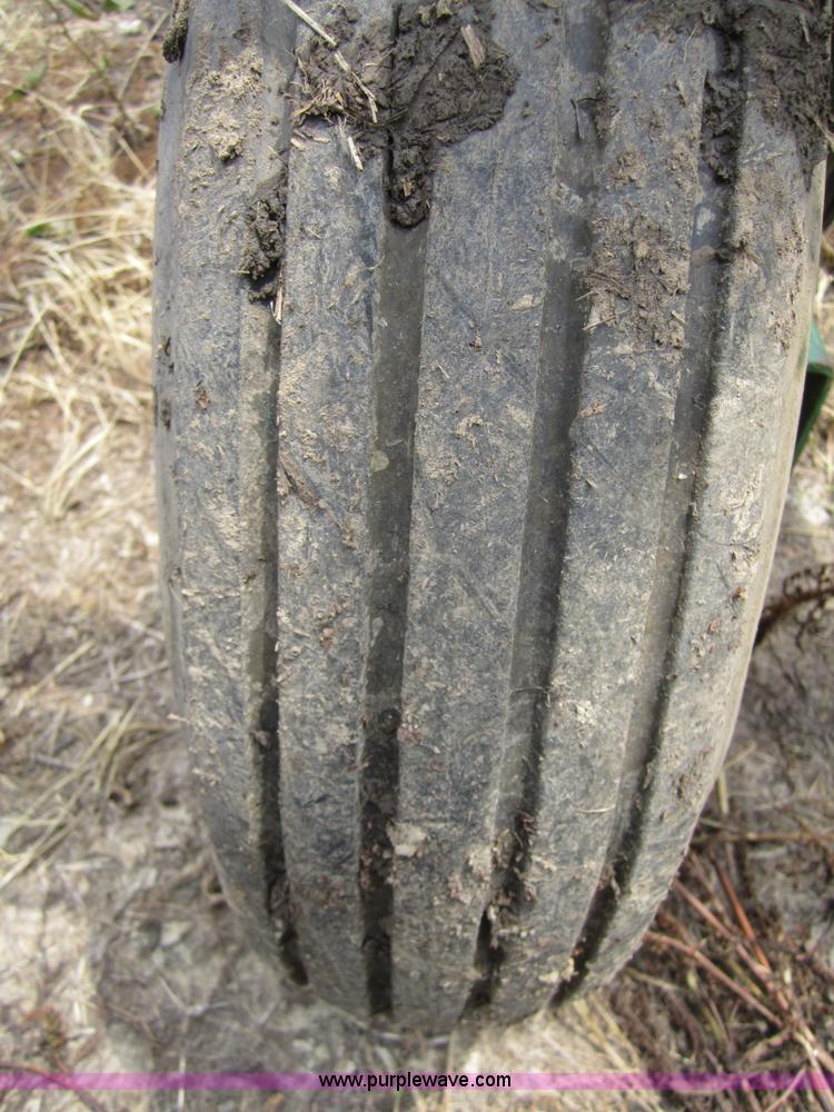 image for item 3759 John Deere 1600 36' chisel