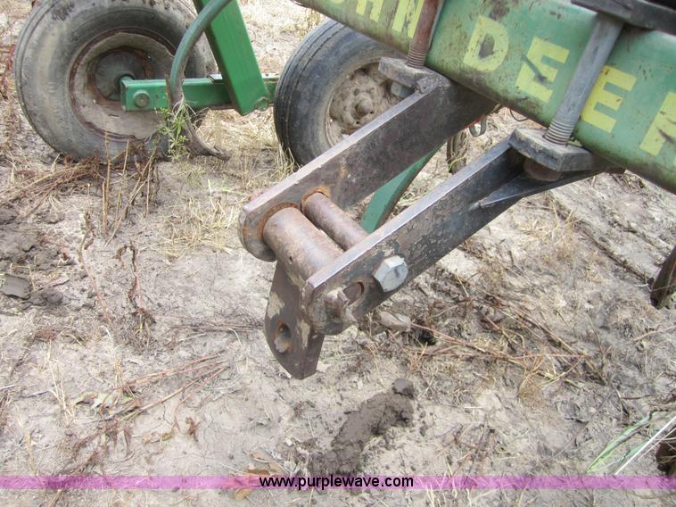image for item 3759 John Deere 1600 36' chisel