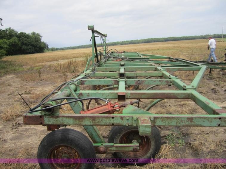 image for item 3759 John Deere 1600 36' chisel