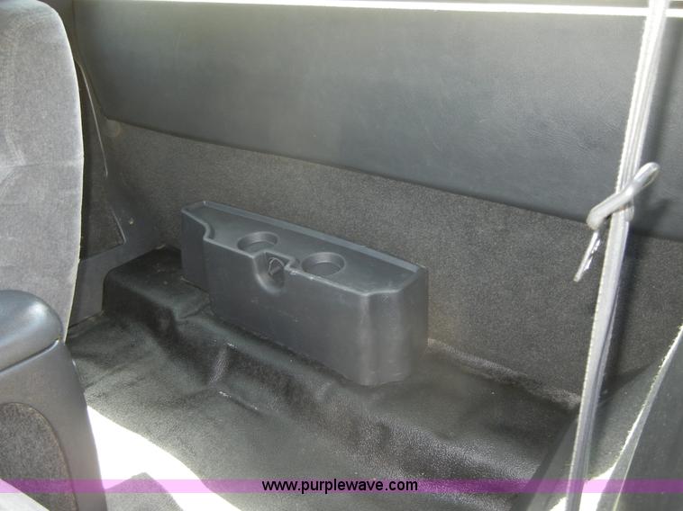 image for item 2222 2001 Chevrolet S10 pickup truck