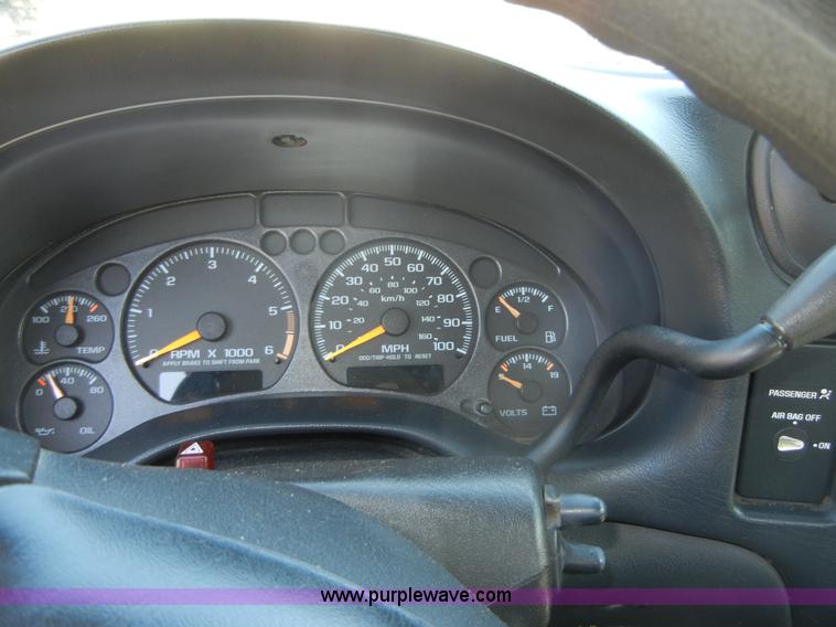 image for item 2222 2001 Chevrolet S10 pickup truck