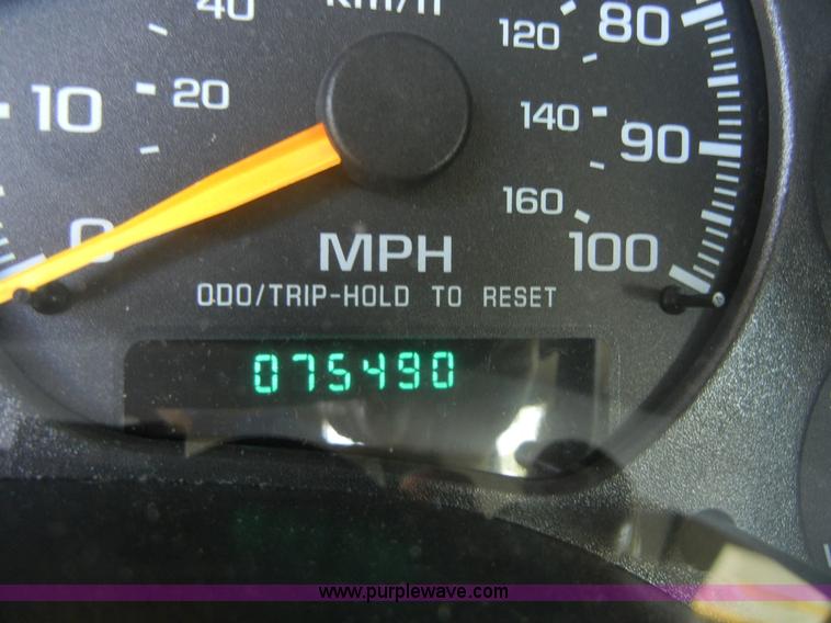 image for item 2222 2001 Chevrolet S10 pickup truck