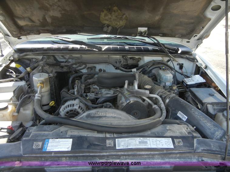 image for item 2222 2001 Chevrolet S10 pickup truck