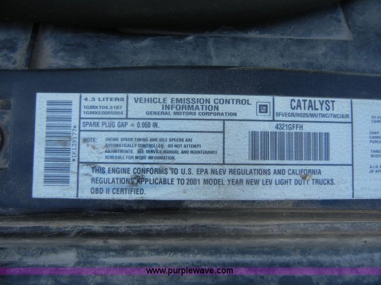 image for item 2222 2001 Chevrolet S10 pickup truck