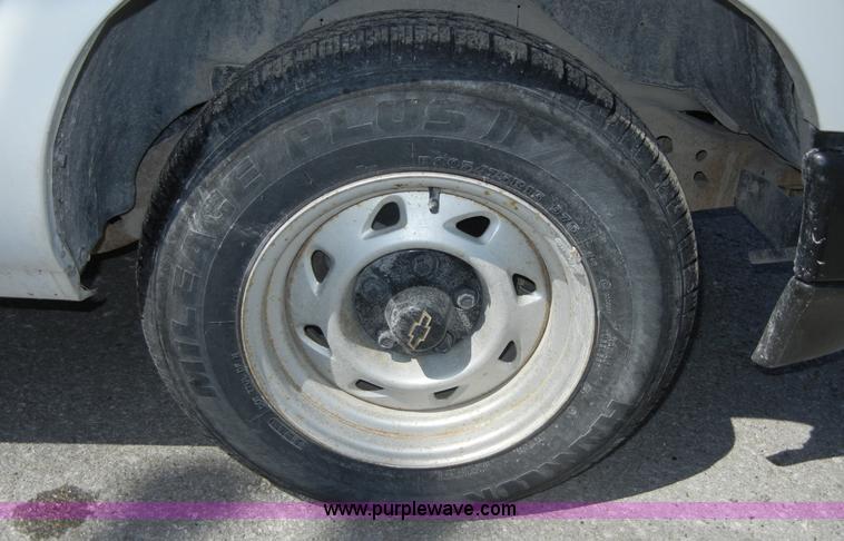 image for item 2222 2001 Chevrolet S10 pickup truck