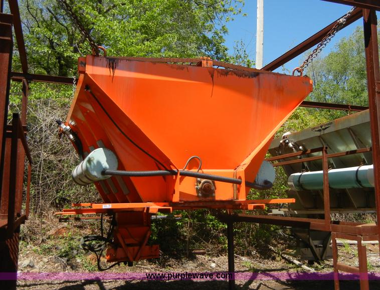 image for item 2223 1999 Swenson salt/sand spreader