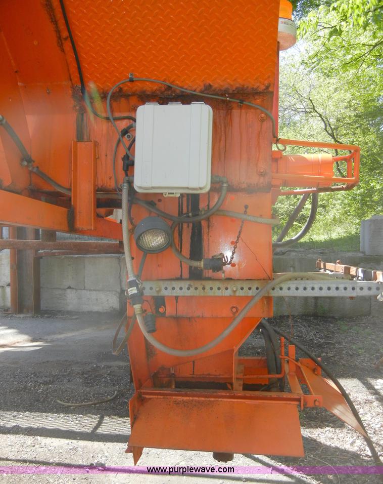 image for item 2223 1999 Swenson salt/sand spreader