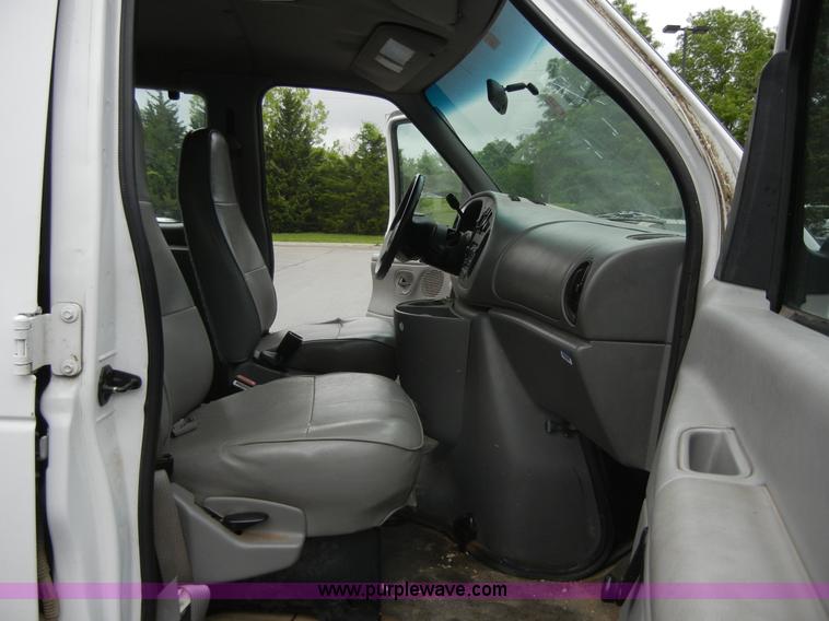 image for item 2328 1998 Ford E350 Club Wagon van