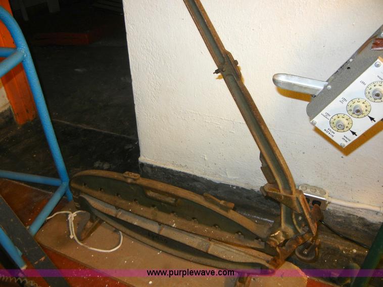 image for item 2330 Assorted shop equipment