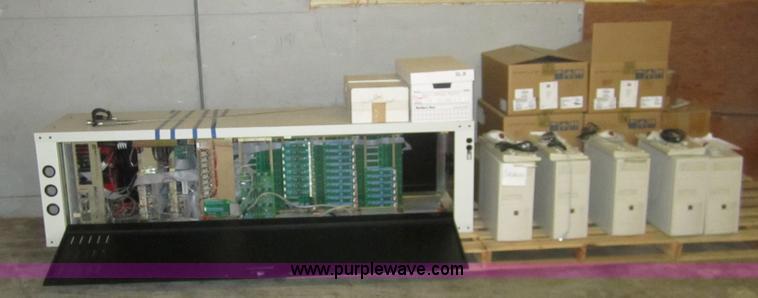 image for item 3040 Assorted radio equipment