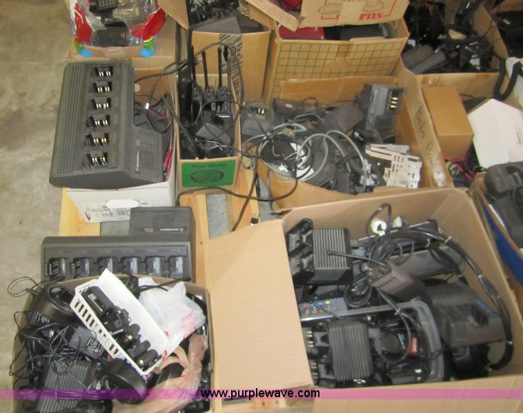 image for item 3040 Assorted radio equipment