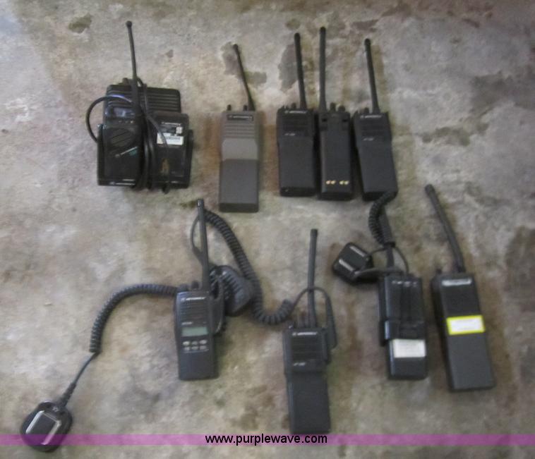 image for item 3040 Assorted radio equipment