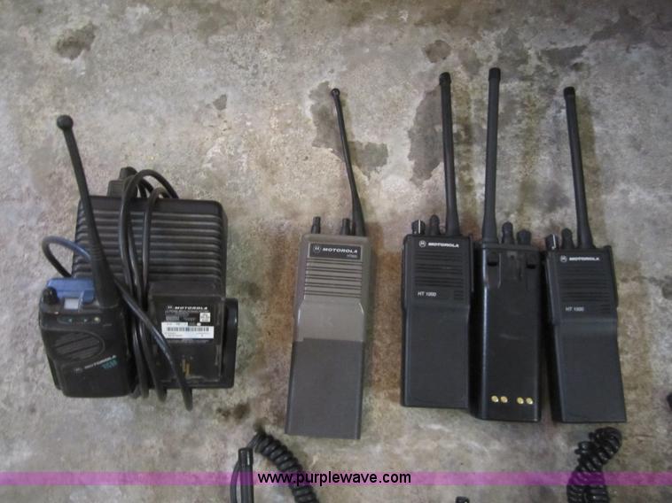 image for item 3040 Assorted radio equipment