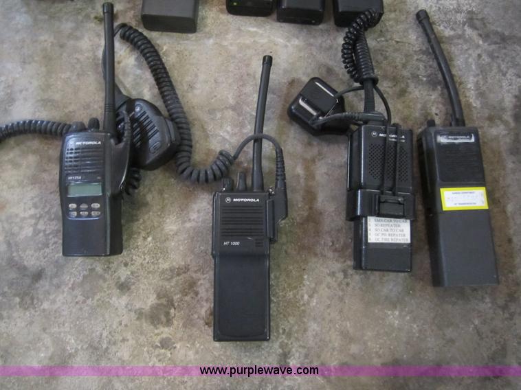 image for item 3040 Assorted radio equipment