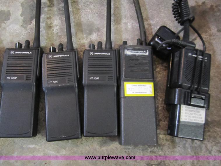 image for item 3040 Assorted radio equipment